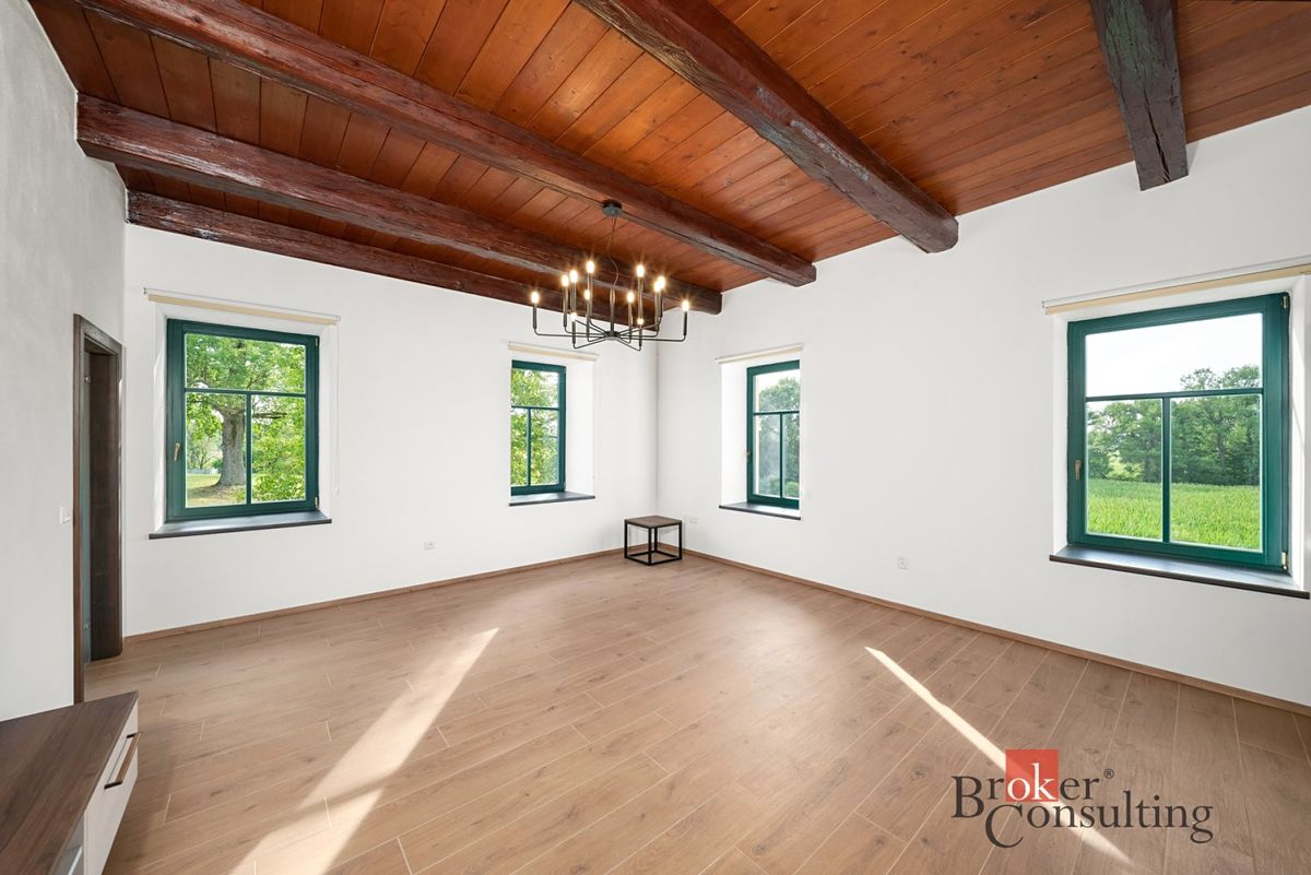 Pronájem bytu 4+kk 88 m² – fotografie 3