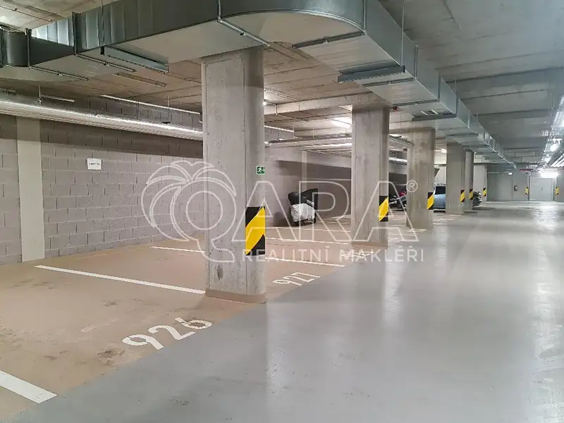 Pronájem garážového stání 13 m², Praha – náhled fotky 3