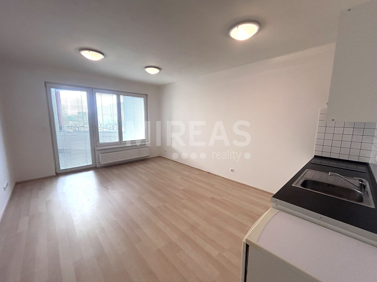 Pronájem bytu 1+kk 38 m² – fotografie 3