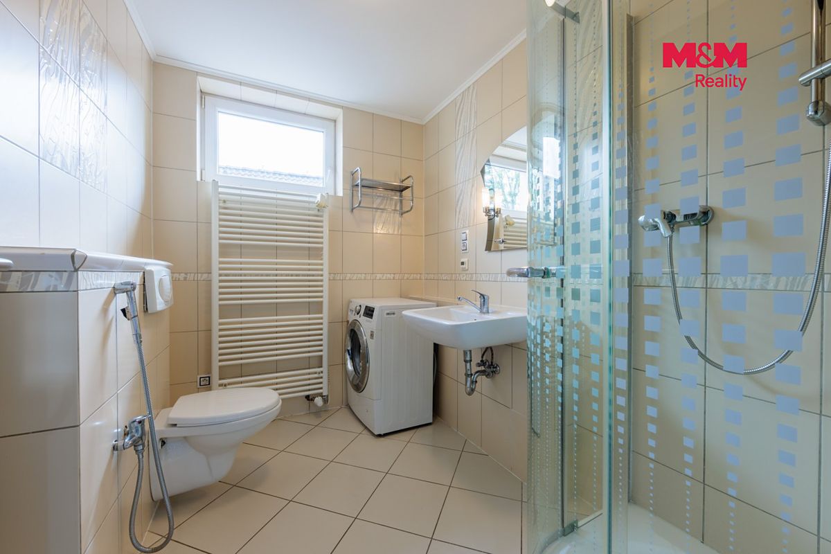 Prodej rodinného domu 198 m², pozemek 742 m² – fotografie 5