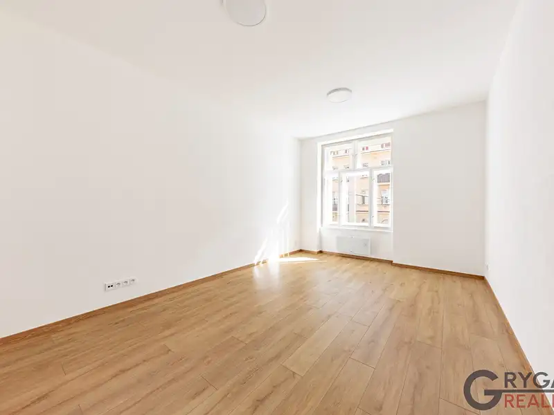 Prodej bytu 1+1 55 m², Praha – náhled fotky 1
