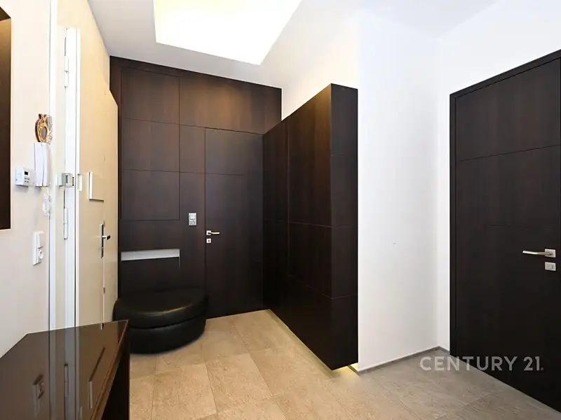 Pronájem bytu 2+1 79 m², Praha – náhled fotky 3
