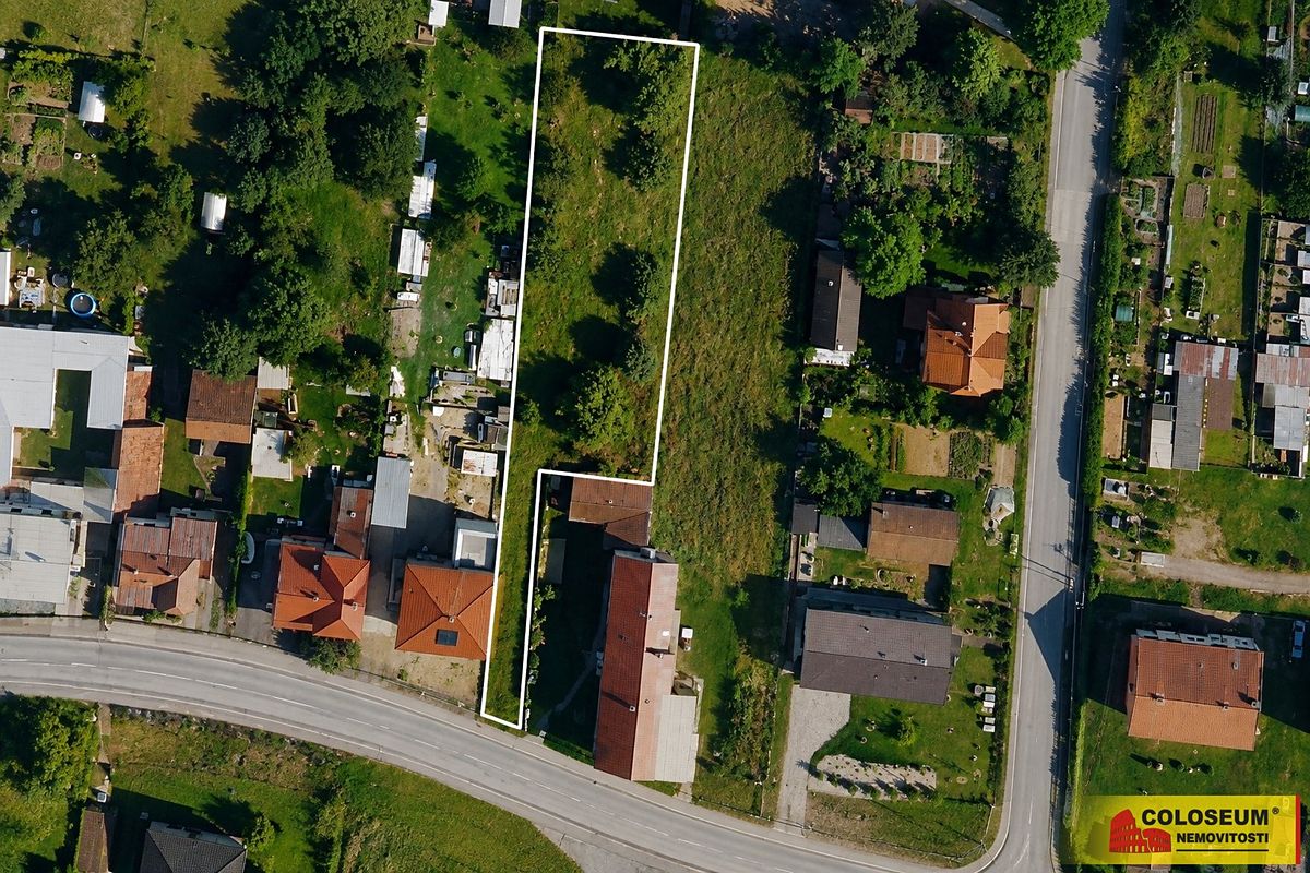 Prodej stavebního pozemku 1180 m²