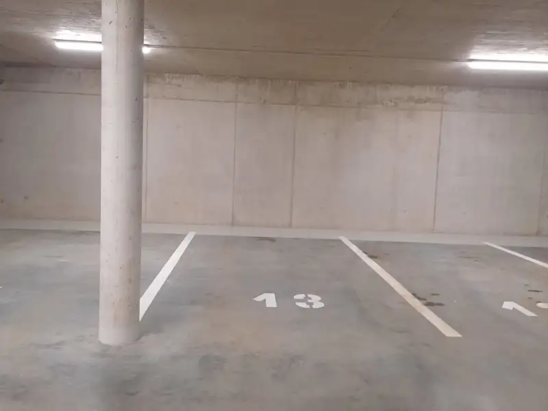 Pronájem garážového stání 18 m², Brno – náhled fotky 1
