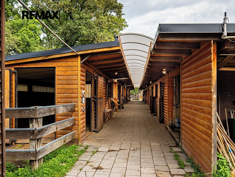 Prodej komerčního prostoru, 2 400 m² (24 z 29)