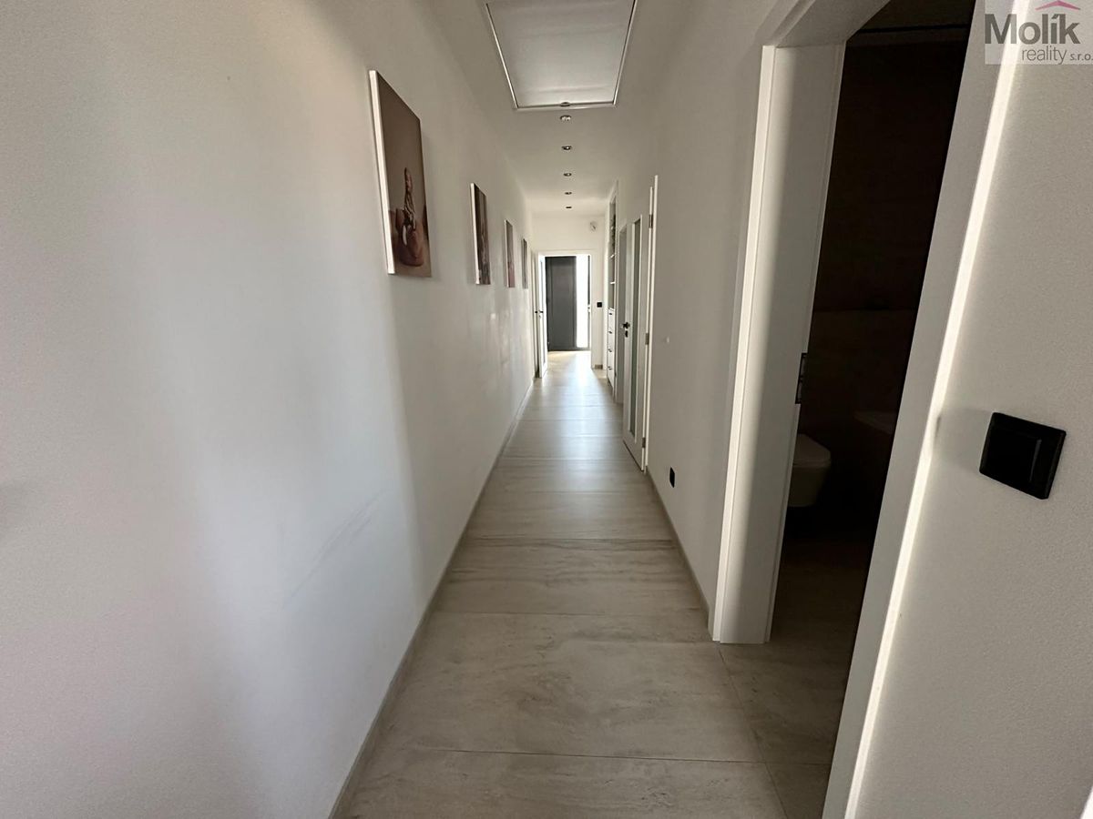 Pronájem bytu 4+kk 97 m² – fotografie 3