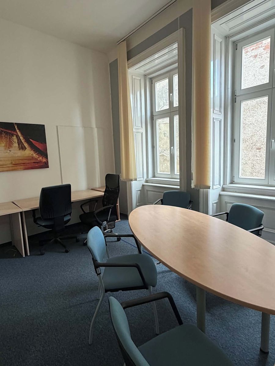 Prodej kanceláře 208 m² – fotografie 2