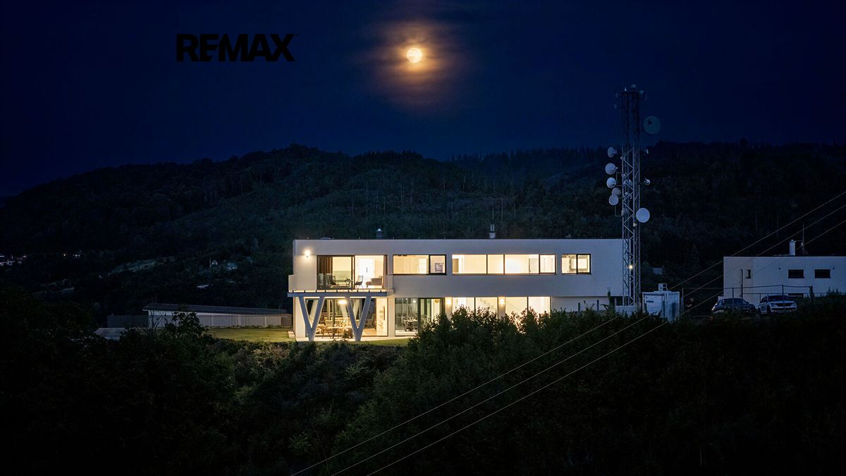 Prodej vily 355 m², pozemek 1040 m² – fotografie 2