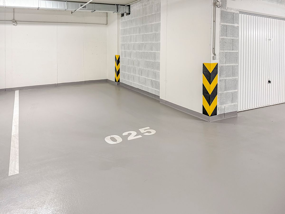 Pronájem garážového stání 17 m²