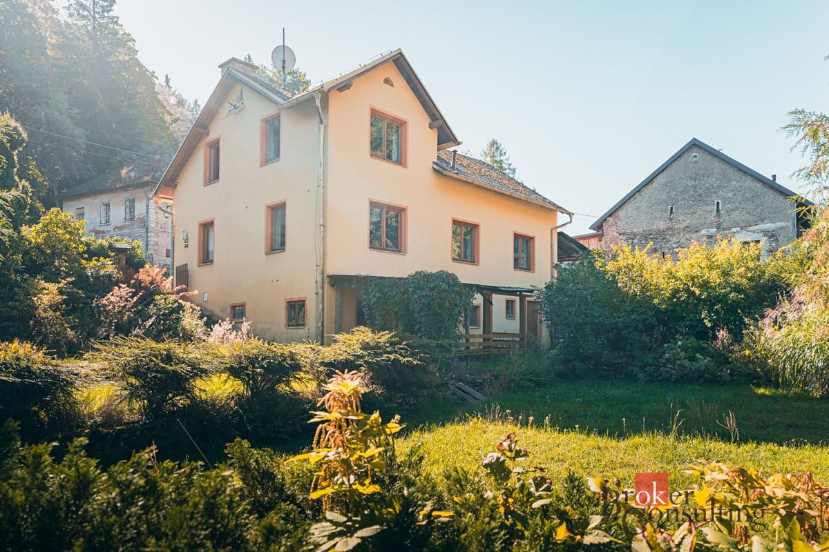 Prodej rodinného domu 223 m², pozemek 883 m², Mnichov – fotka 1 z 3