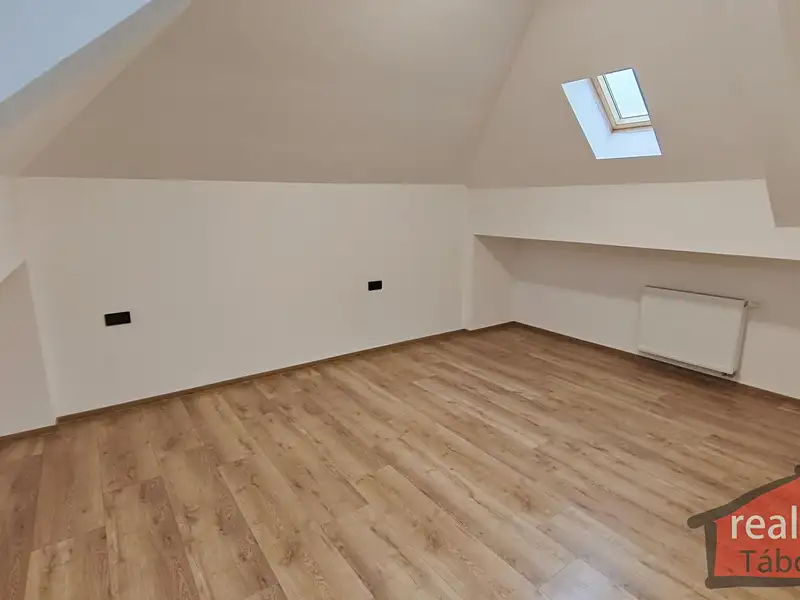 Prodej bytu 2+kk 82 m², Nupaky – náhled fotky 3