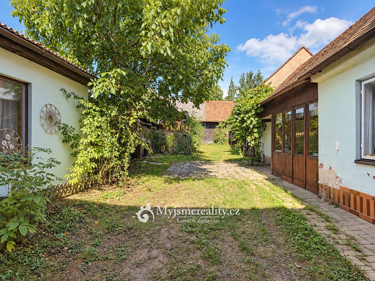 Prodej rodinného domu 208 m², pozemek 1050 m² – fotografie 3