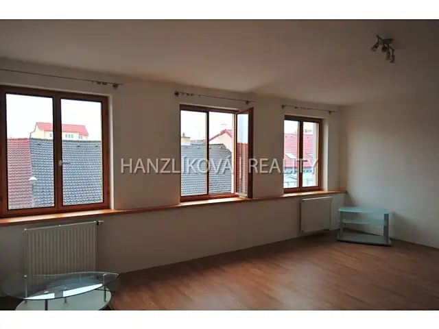Pronájem bytu 1+kk 30 m², České Budějovice – náhled fotky 1