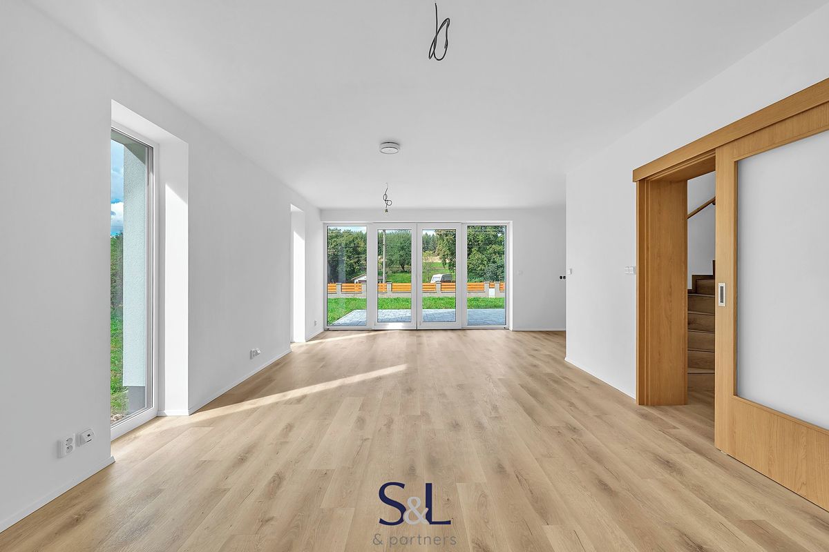 Pronájem rodinného domu 132 m², pozemek 1483 m² – fotografie 2