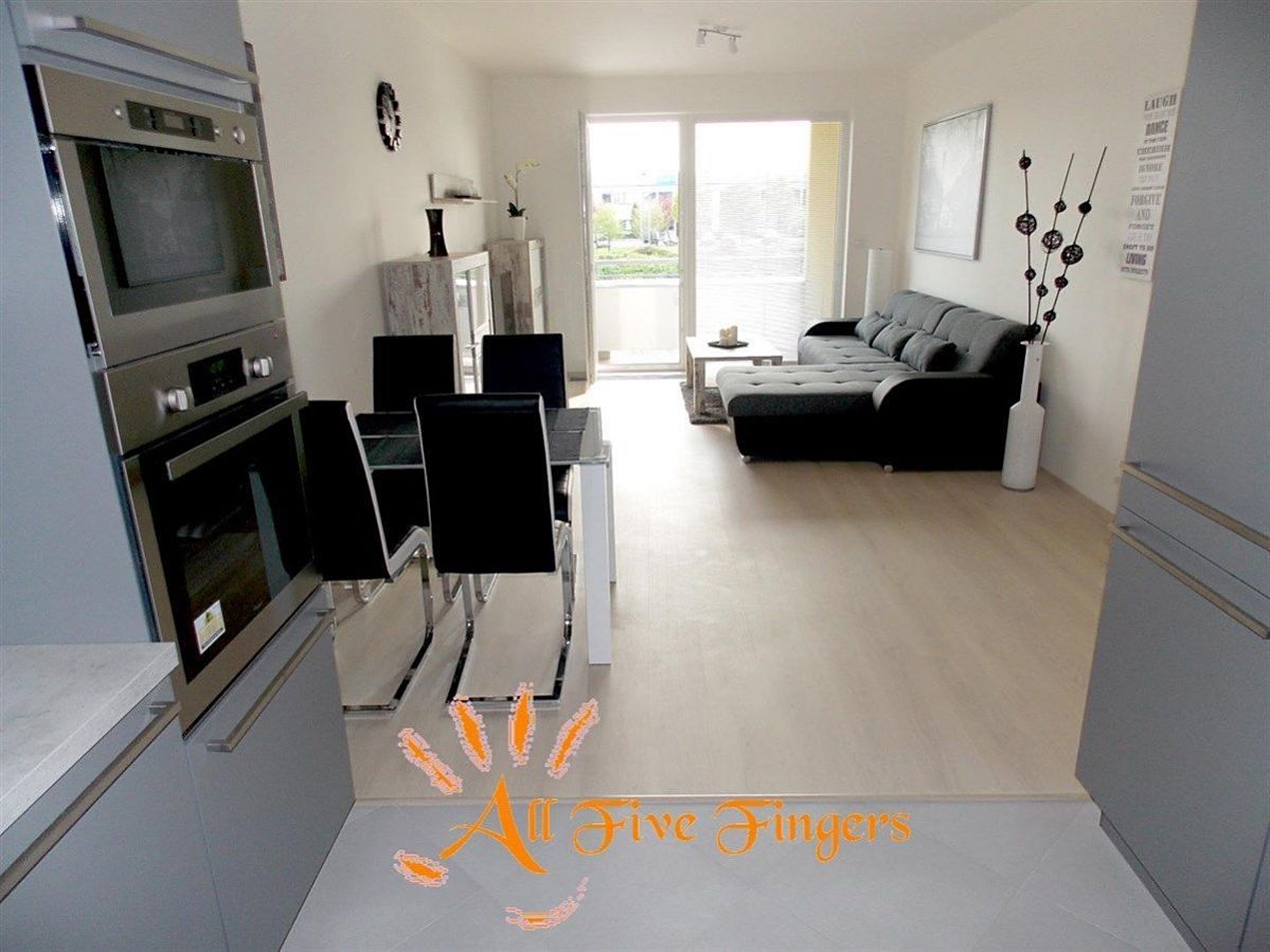 Pronájem bytu 2+kk 65 m² – fotografie 2