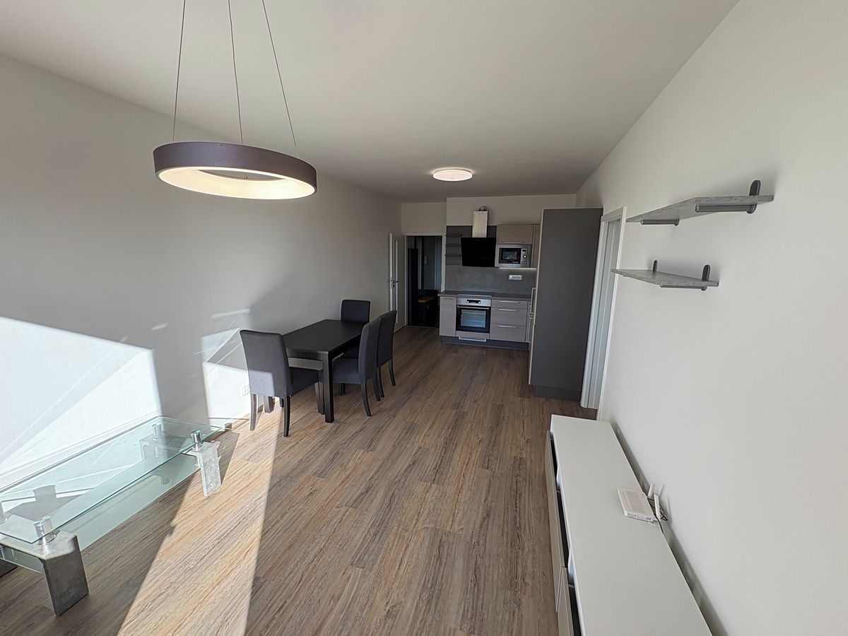 Pronájem bytu 2+kk 46 m² – fotografie 2