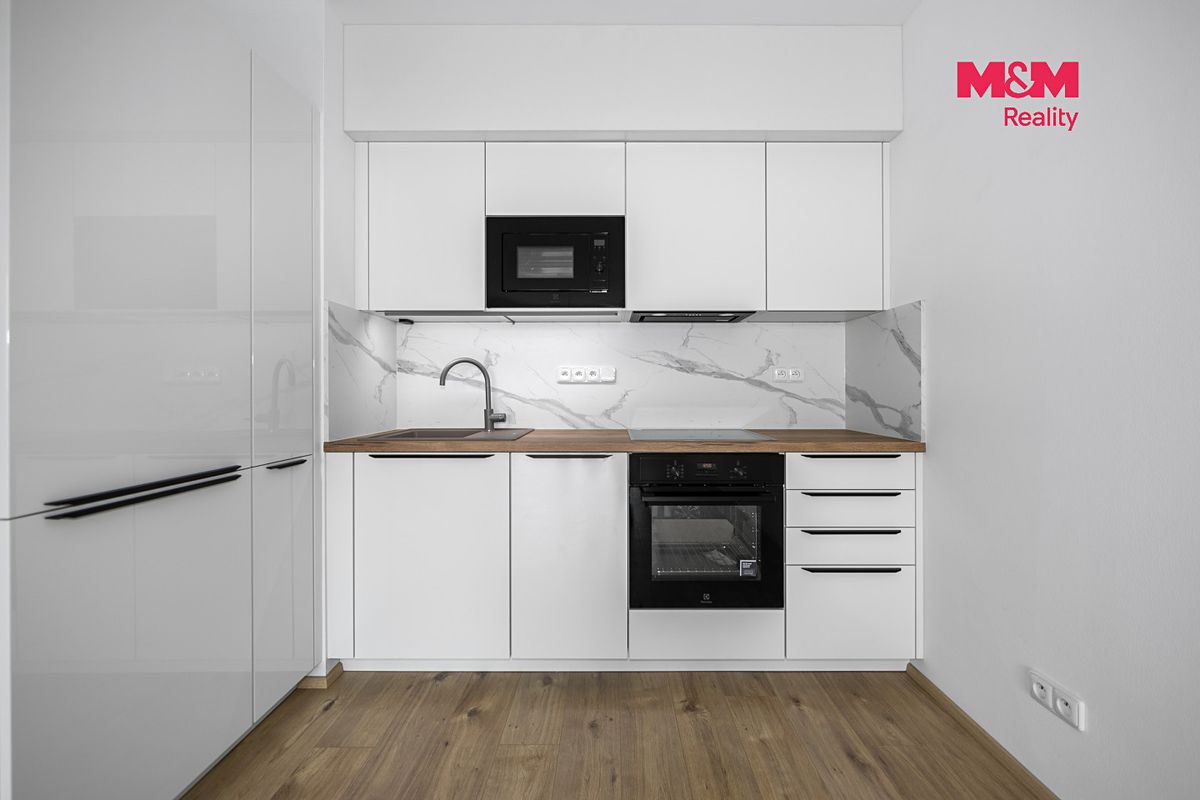 Pronájem bytu 2+kk 66 m² – fotografie 2