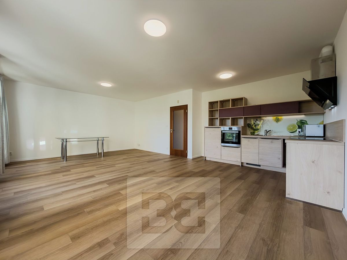 Pronájem bytu 3+kk 89 m² – fotografie 2