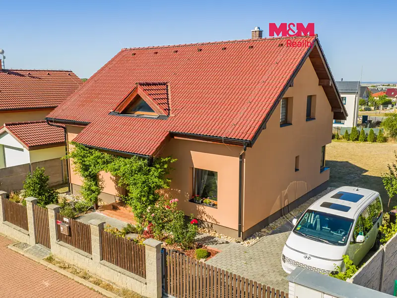 Prodej rodinného domu 173 m², pozemek 807 m², Buštěhrad – náhled fotky 1