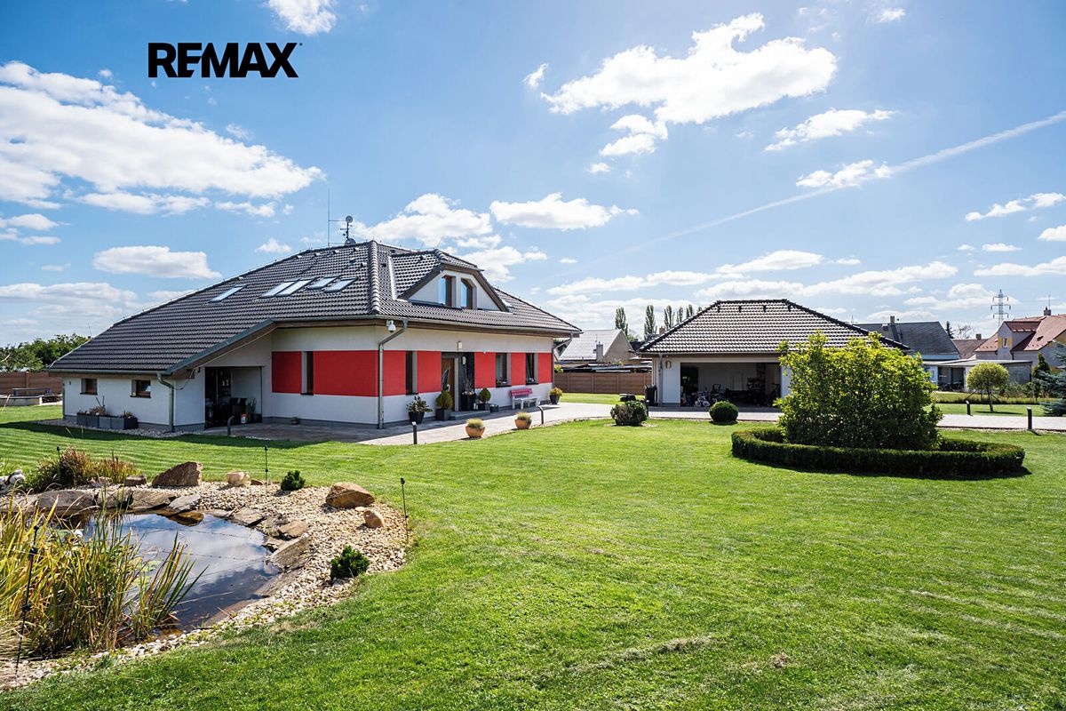 Prodej rodinného domu 300 m², pozemek 3877 m²