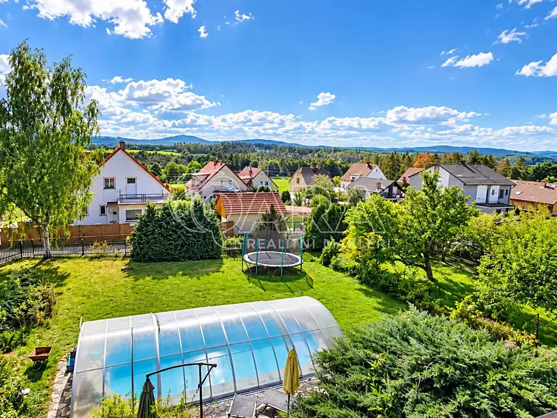 Prodej rodinného domu 279 m², pozemek 1255 m², Bukovany – náhled fotky 2