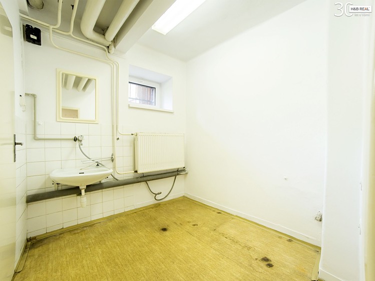 Prodej komerčního prostoru, 59 m² (7 z 14)