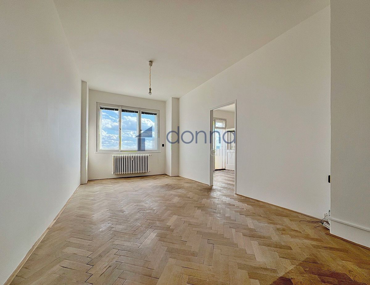 Pronájem bytu 2+1 72 m² – fotografie 3