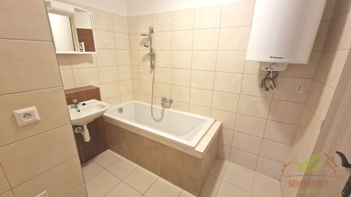 Pronájem bytu 2+kk 48 m² – fotografie 3