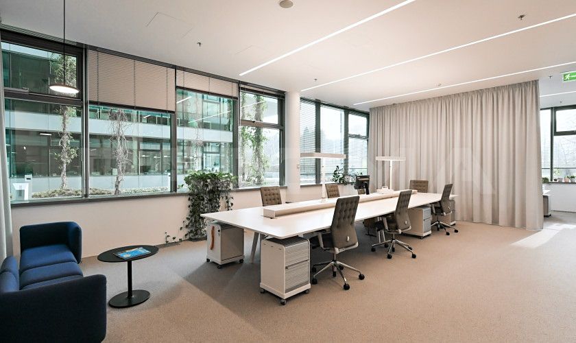 Pronájem kanceláře 1057 m² – fotografie 5