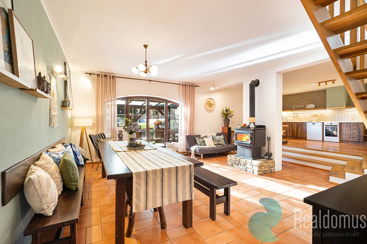 Prodej rodinného domu 267 m², pozemek 1528 m²