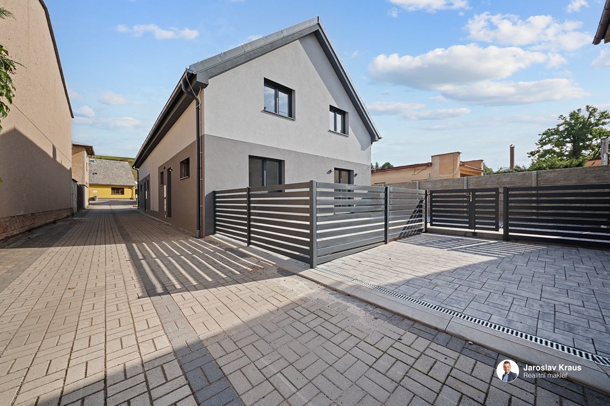 Prodej rodinného domu 134 m², pozemek 176 m² – fotografie 2