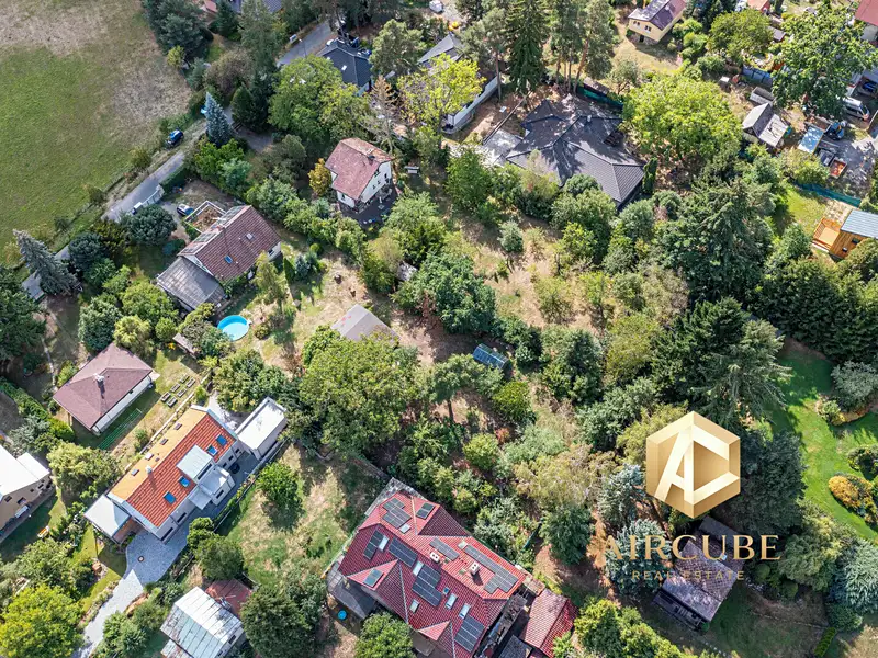 Prodej stavebního pozemku 1211 m², Kamenice – náhled fotky 1