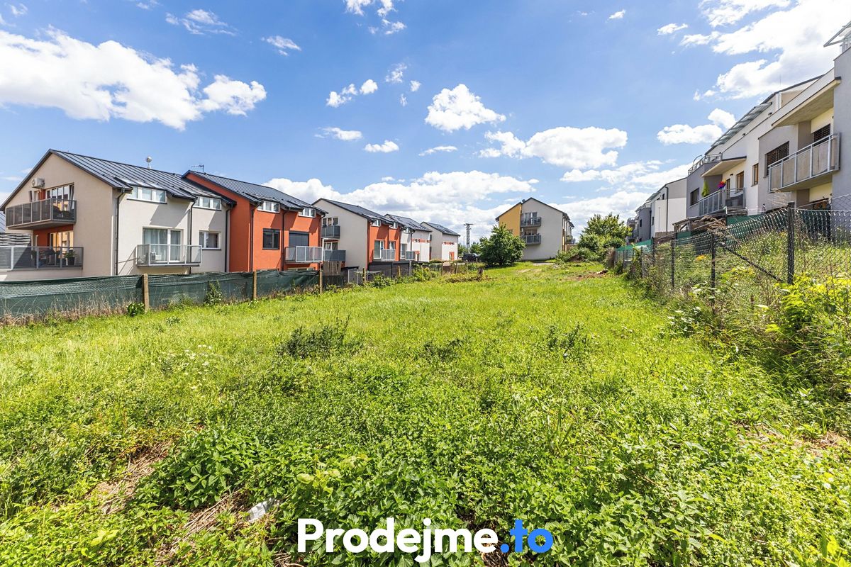 Prodej stavebního pozemku 877 m² – fotografie 2