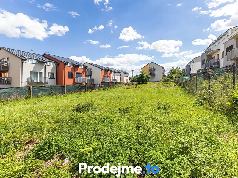 Prodej stavebního pozemku 877 m², Znojmo – náhled fotky 2