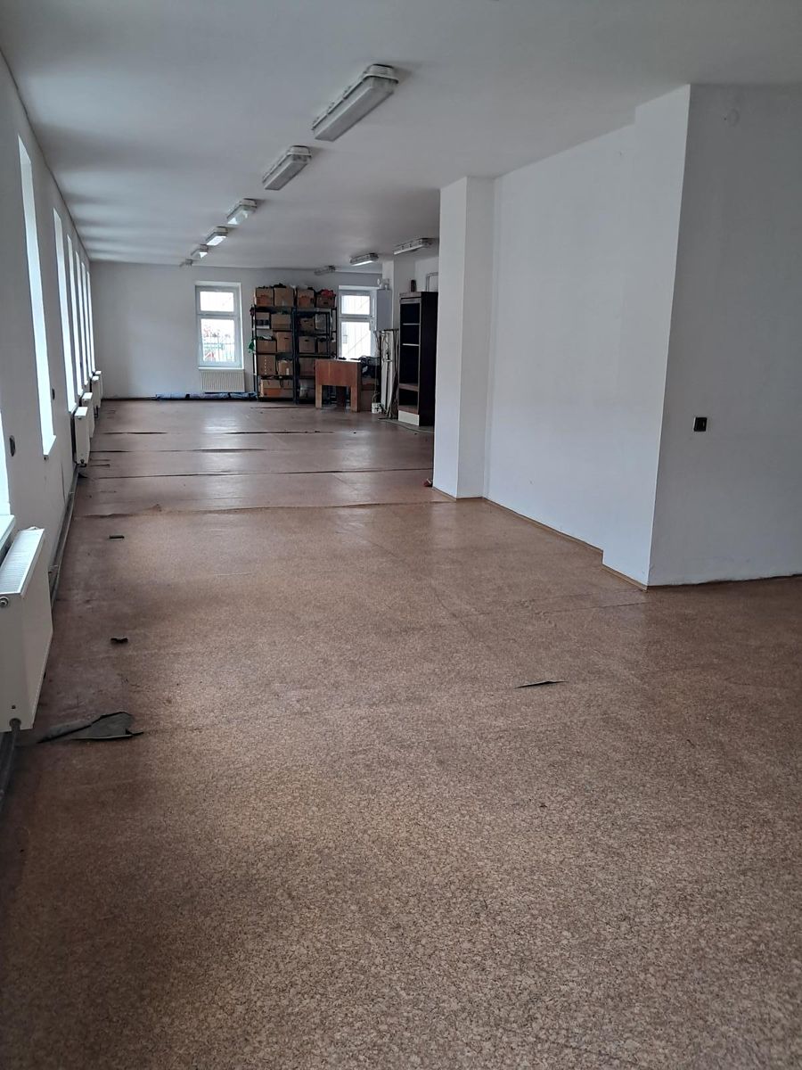 Pronájem skladového prostoru 300 m² – fotografie 3