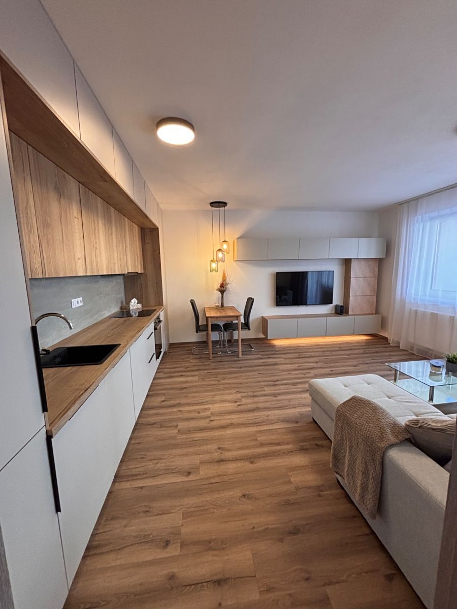 Pronájem bytu 2+kk 48 m² – fotografie 2