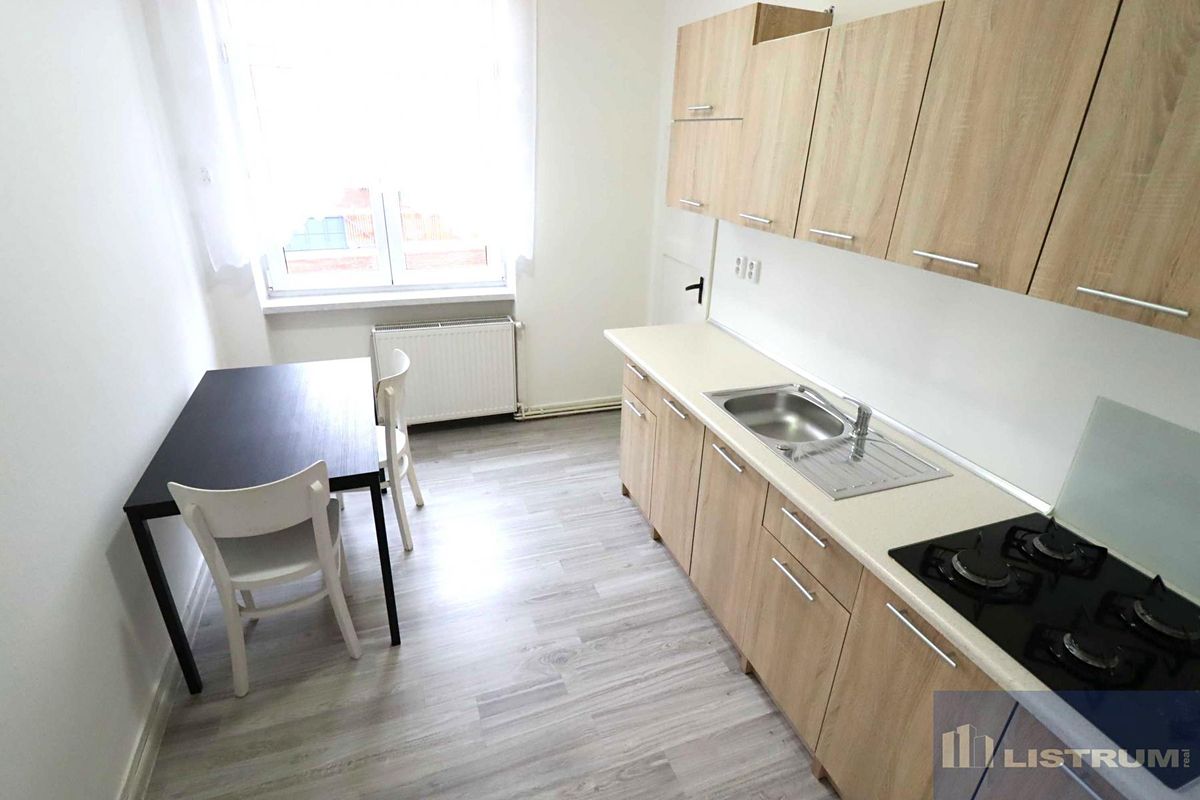 Pronájem bytu 1+1 36 m² – fotografie 2