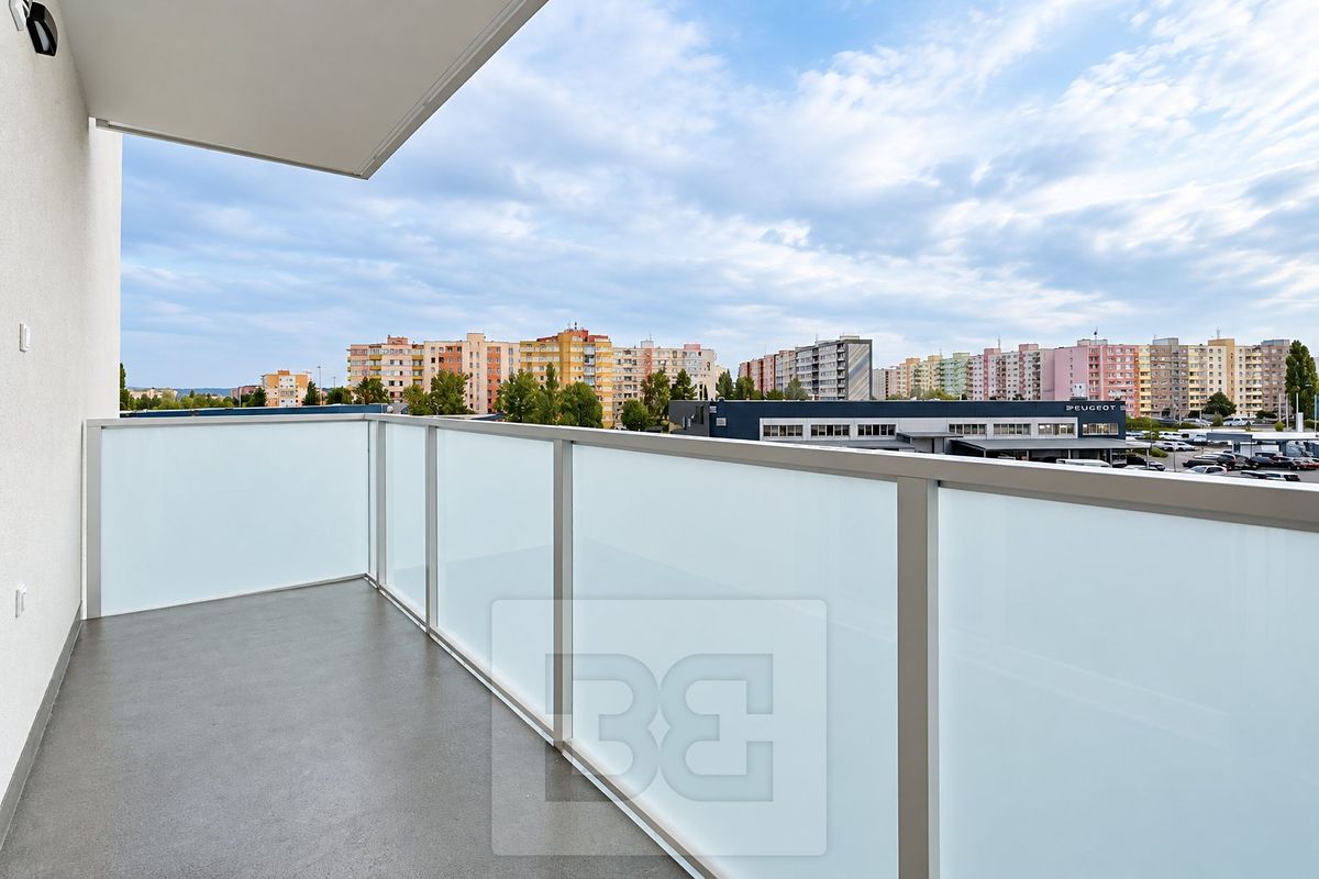 Pronájem bytu 2+kk 55 m² – fotografie 3