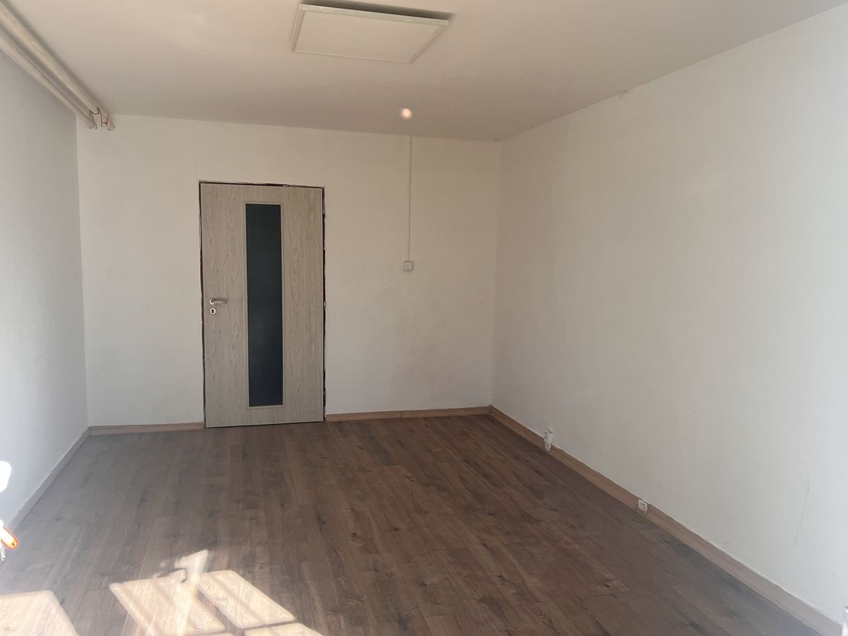 Pronájem obchodního prostoru 35 m² – fotografie 2