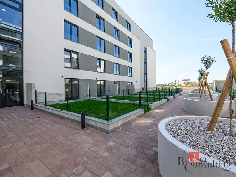 Pronájem bytu 1+kk 33 m², Plzeň – náhled fotky 1