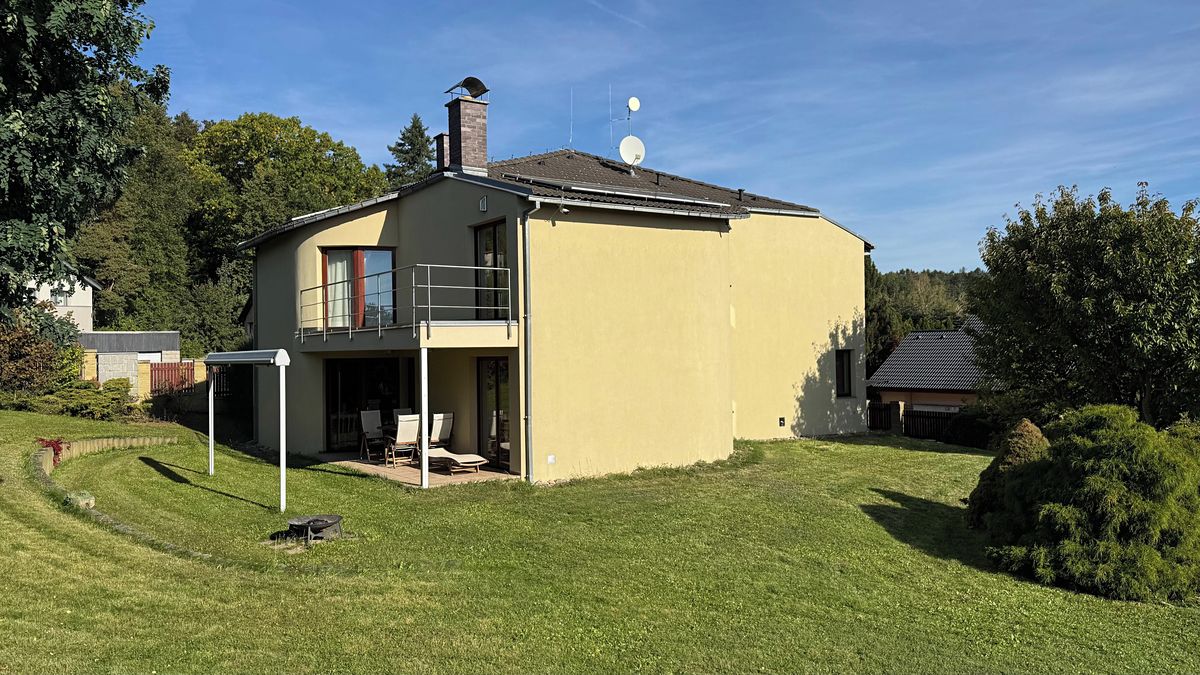 Prodej rodinného domu 258 m², pozemek 1794 m²