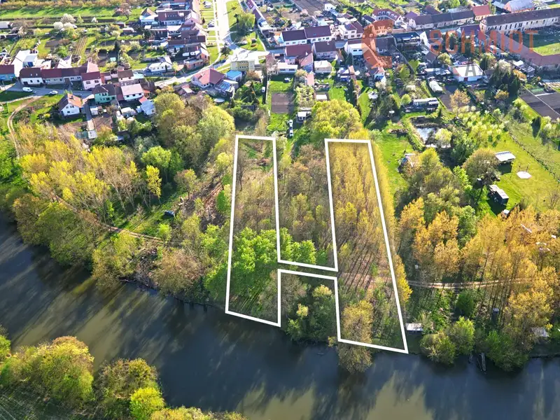 Prodej komerčního pozemku 6324 m², Bulhary – náhled fotky 1