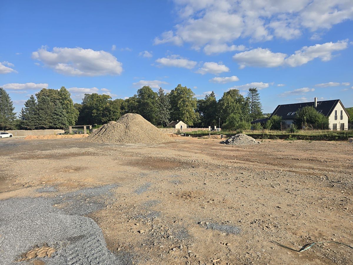 Prodej stavebního pozemku 841 m² – fotografie 2
