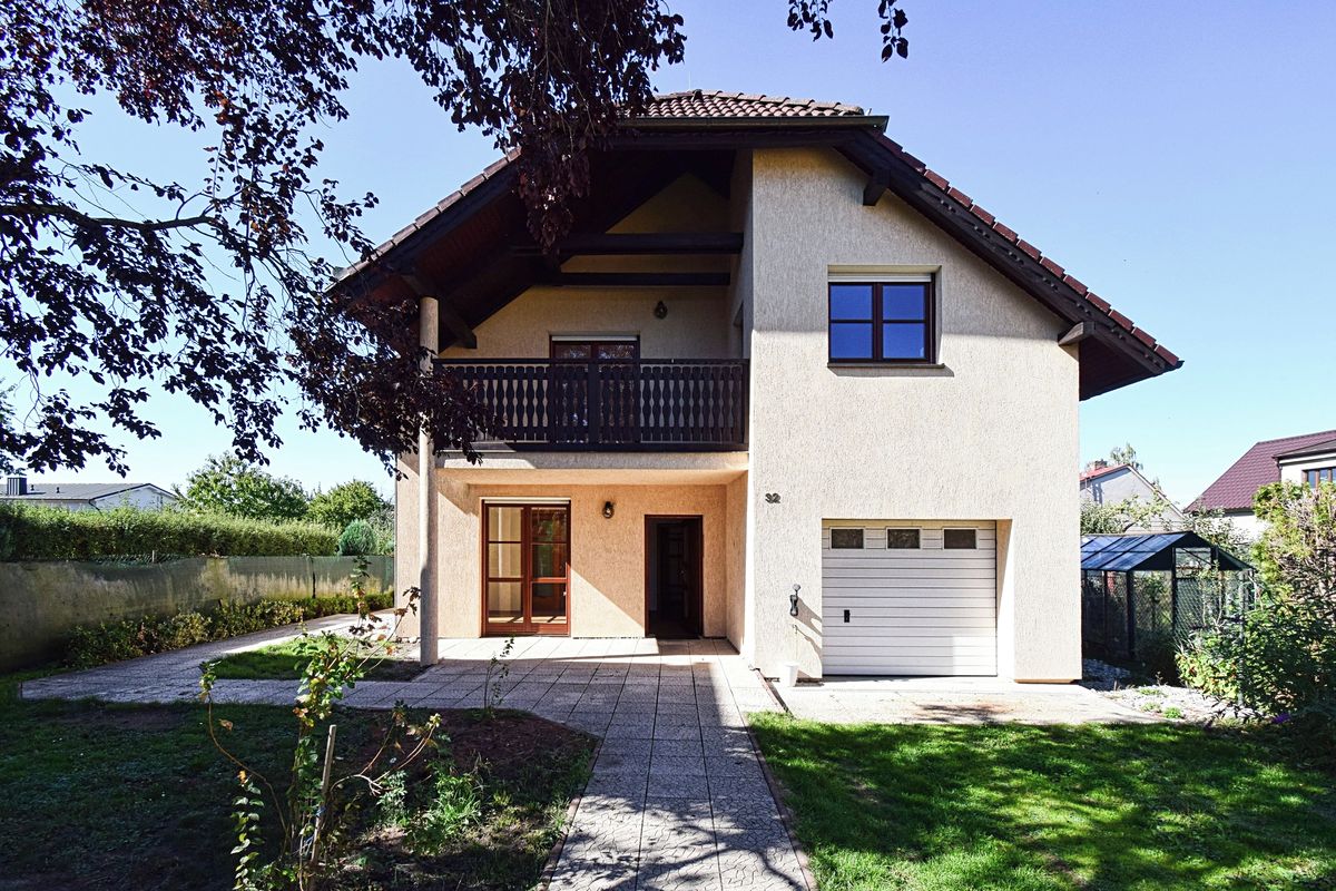 Pronájem rodinného domu 250 m², pozemek 775 m²
