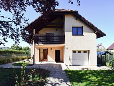Pronájem rodinného domu 250 m², pozemek 775 m²
