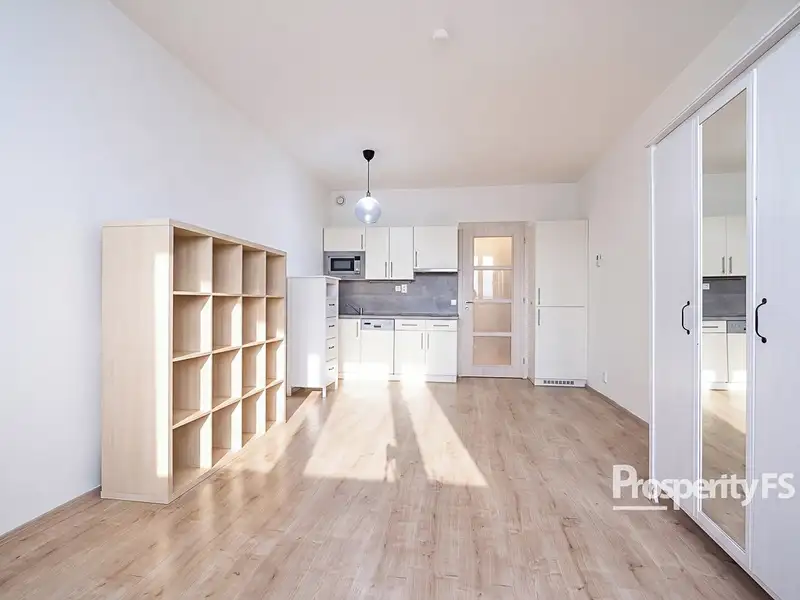 Prodej bytu 1+kk 33 m², Praha – náhled fotky 3