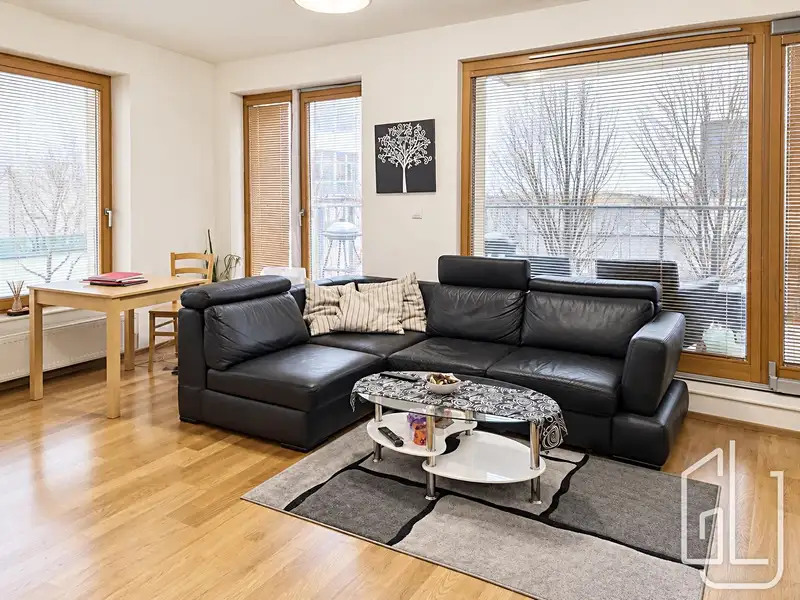 Pronájem bytu 2+kk 57 m², Praha – náhled fotky 1