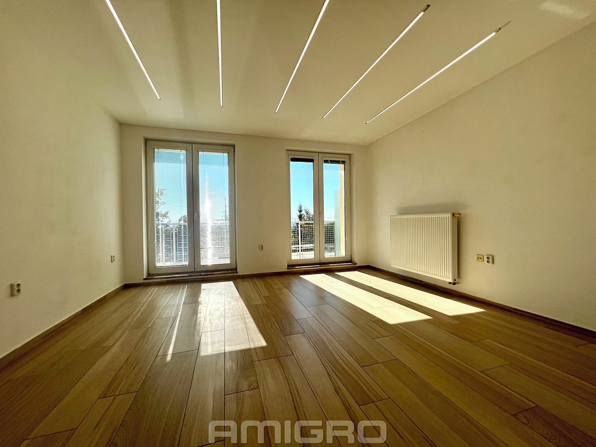 Pronájem bytu 1+kk 38 m² – fotografie 4