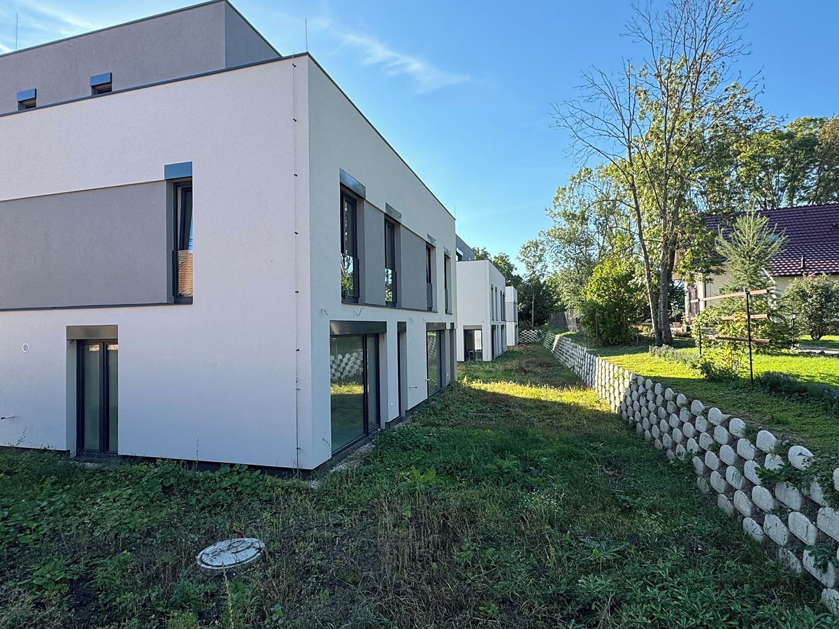 Prodej rodinného domu 153 m², pozemek 280 m² – fotografie 2