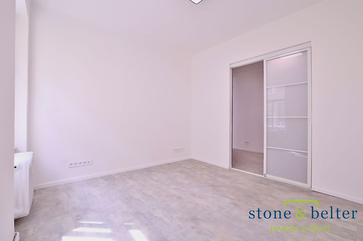 Pronájem kanceláře 146 m² – fotografie 3